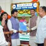 श्री राम मोहन नायडू ने रांची हवाई अड्डे पर भगवान बिरसा मुंडा की प्रतिमा का अनावरण कर फीचर वॉल का उद्घाटन किया