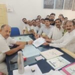 ऑनलाइन फार्मेसी के खिलाफ भीनमाल में मेडिकल स्टोर पूरी तरह बंद; प्रधानमंत्री के नाम तहसीलदार को सौंपा ज्ञापन