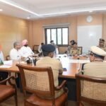 रेलवे ने यात्रियों से यात्रा के दौरान सतर्क और सावधान रहने का आग्रह किया