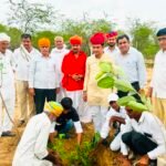 स्व.जामताराम बिश्नोई की स्मृति में अमृतादेवी उद्यान में 151 पौधें रोपें