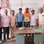 बाड़मेर तबादला होने पर सफाई निरीक्षक महिपाल कुमार को दी विदाई