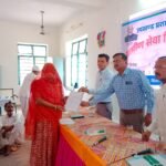 जिला कलक्टर ने ग्राम नारणावास में आयोजित ग्रामीण सेवा शिविर में ग्रामीणों की सुनी समस्याएं, अधिकारियों को त्वरित निस्तारण के दिए निर्देश