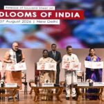 भारत की राष्ट्रपति 12वें राष्ट्रीय हथकरघा दिवस समारोह में शामिल हुईं और संत कबीर हथकरघा पुरस्कार तथा राष्ट्रीय हथकरघा पुरस्कार 2025 प्रदान किए