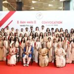 भारत की राष्‍ट्रपति राष्‍ट्रीय फैशन प्रौद्योगिकी संस्‍थान (निफ्ट) के 18 परिसरों के संयुक्‍त दीक्षांत समारोह में शामिल हुईं